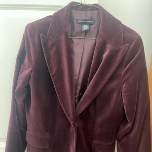 new york & company velvet blazer, barely worn. Size 12, fits like a medium